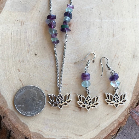 Boho Fluorite gemstones chips om sign lotus flower set ( necklace + earrings ) - Picture 7 of 11